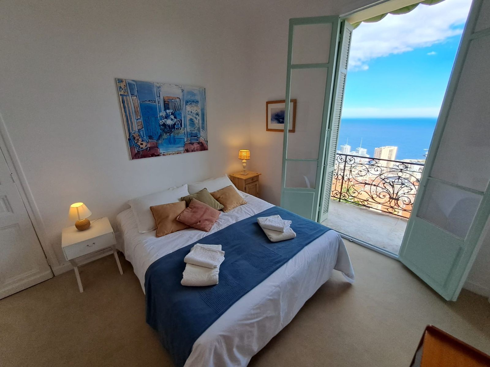 La Corniche Bleue À Beausoleil/Monaco vue spectaculaire ! La Corniche Bleue À Beausoleil/Monaco vue spectaculaire !