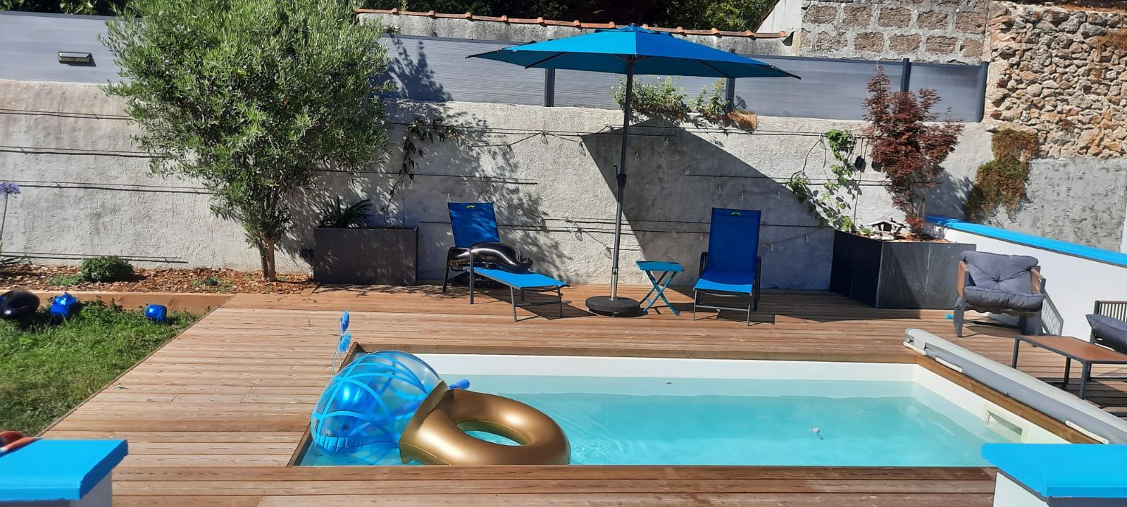 La Moustache Bleue La Moustache Bleue