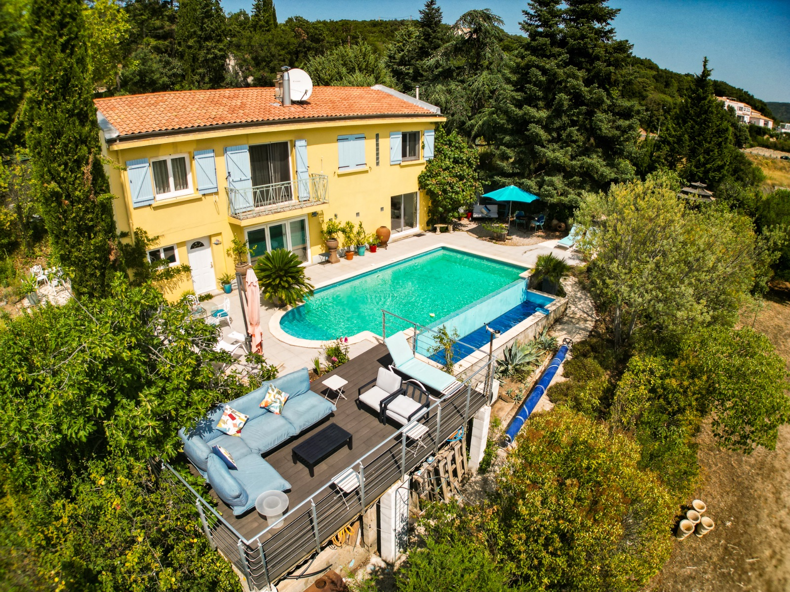 The Villa with apartment a Droit 