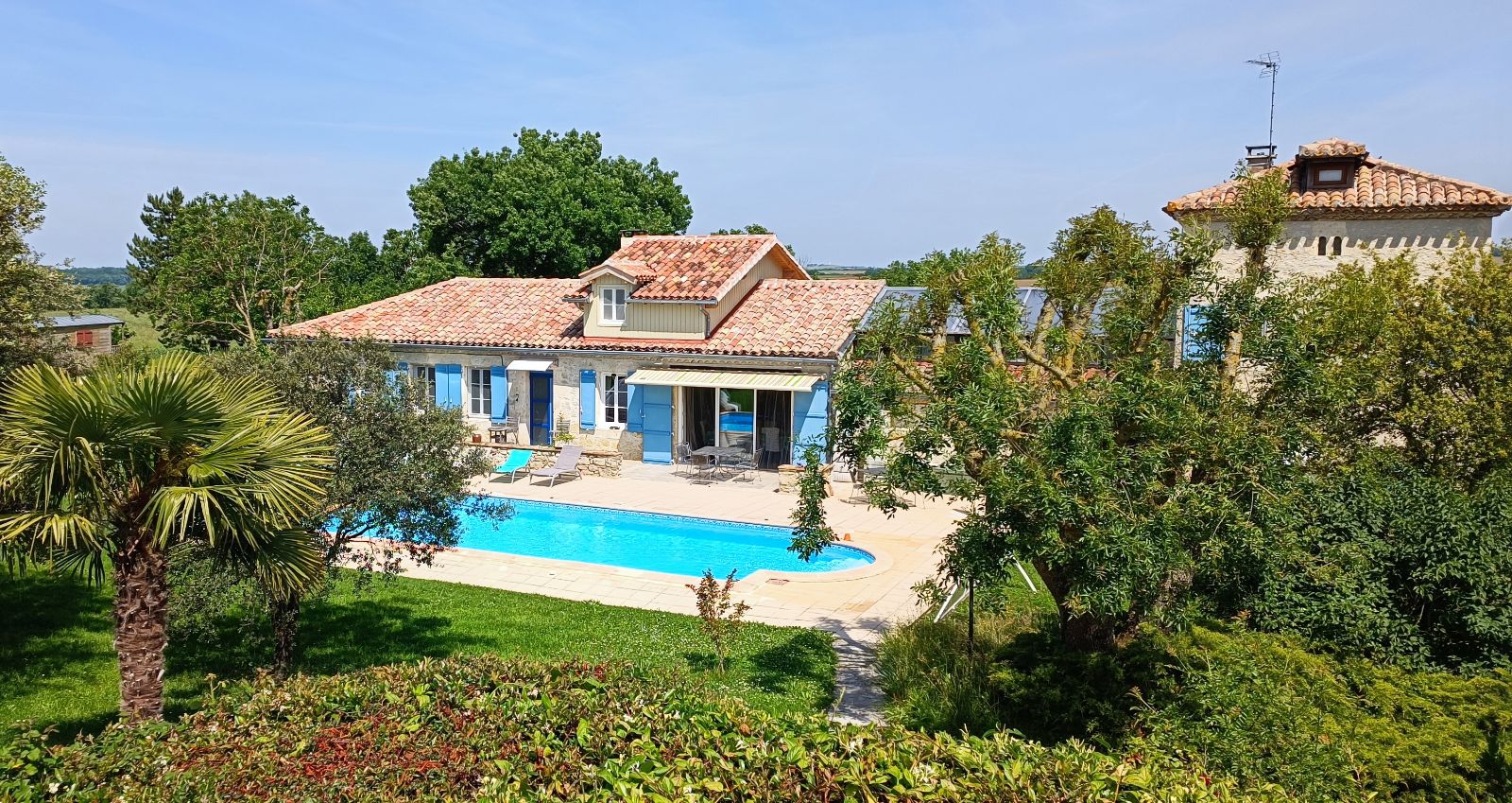 Le Lézard Bleu, maison d'hôtes 100 % gay dans le Gers - naturistes bienvenus Le Lézard Bleu, maison d'hôtes 100 % gay dans le Gers - naturistes bienvenus