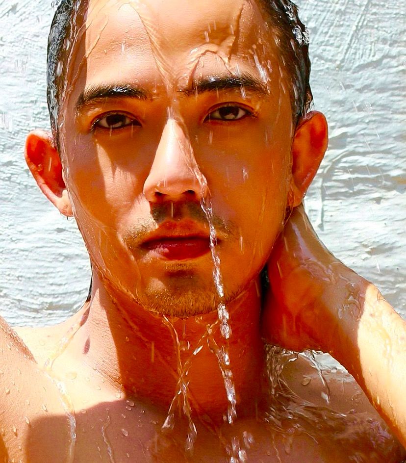 SE RAFRAICHIR AVEC UN MASSAGE EN PLEIN ÉTÉ SE RAFRAICHIR AVEC UN MASSAGE EN PLEIN ÉTÉ