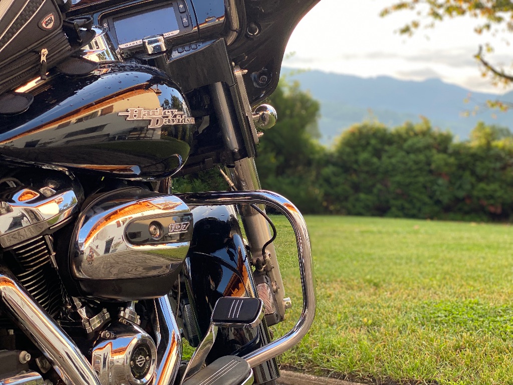 Parking Moto Route des grands Alpes