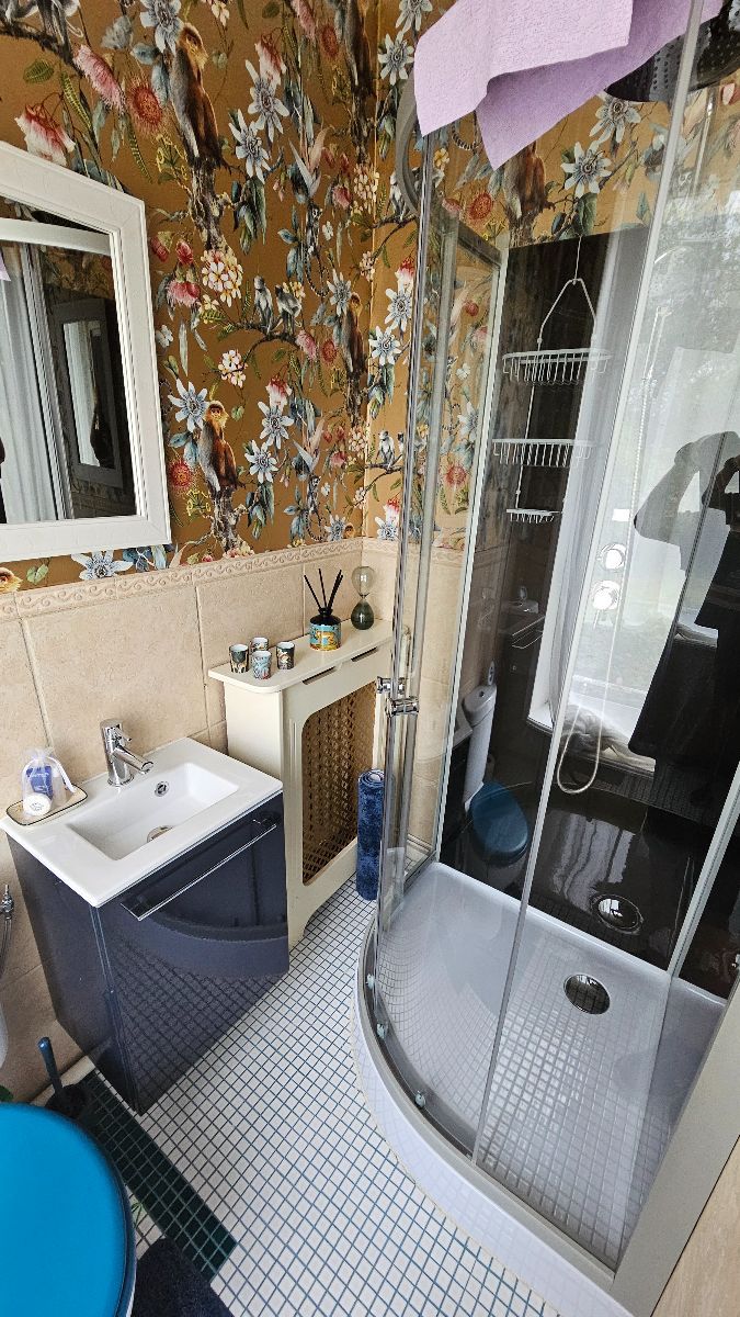 En suite shower room