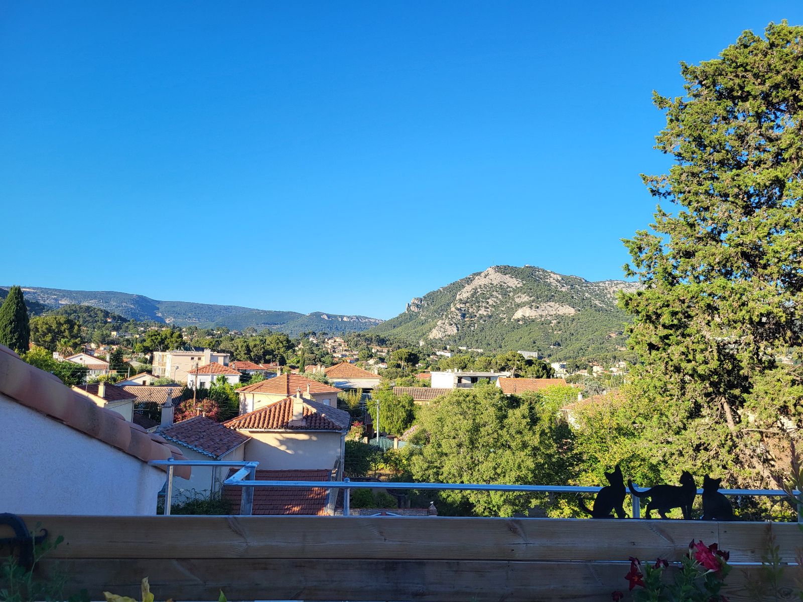 Vue du Mont Faron de notre terrasse sud