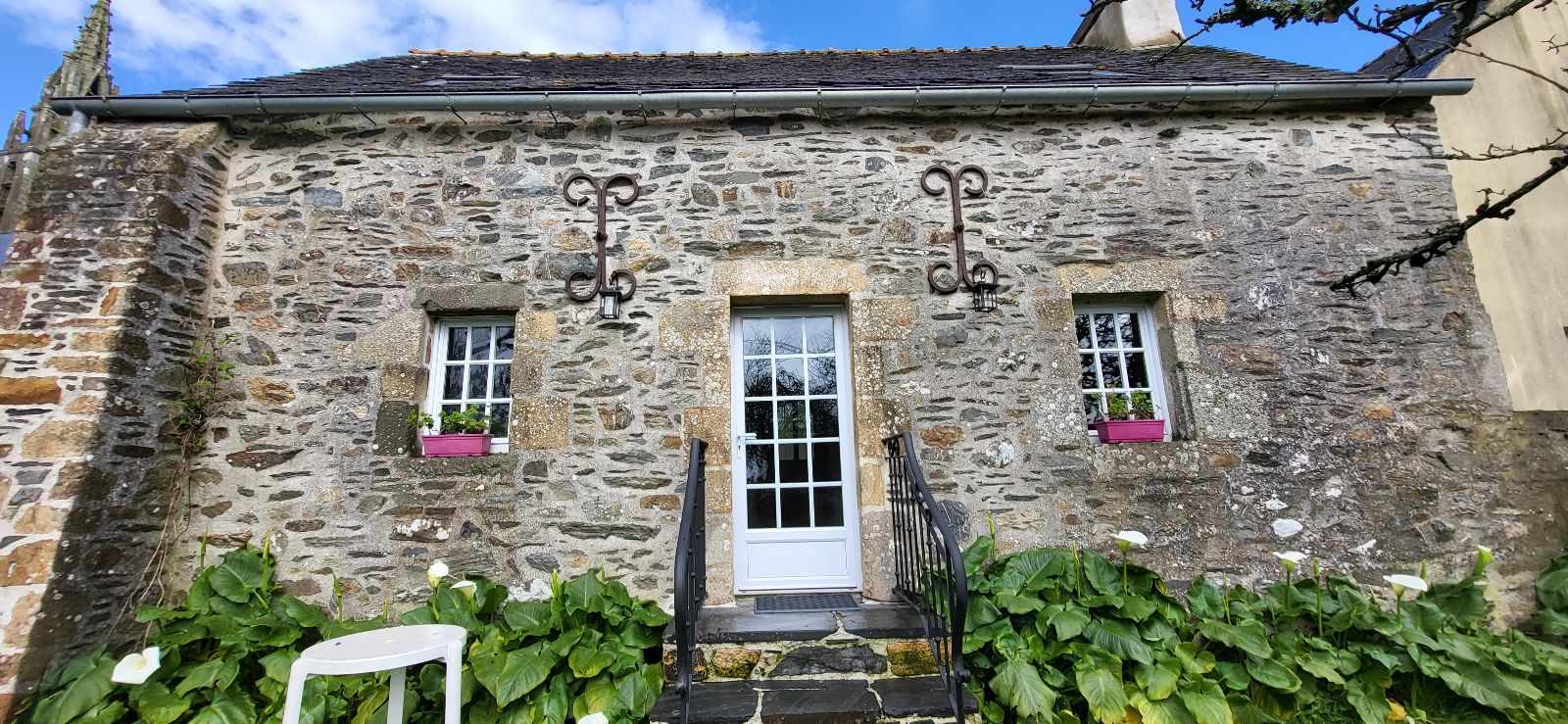 PENTY pour 4 personnes accès jardin. Un accès cour permet une totale indépendance. (4 personnes max) PENTY pour 4 personnes accès jardin. Un accès cour permet une totale indépendance. (4 personnes max)