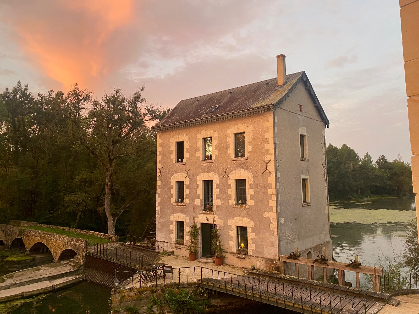 Au moulin, un soir 