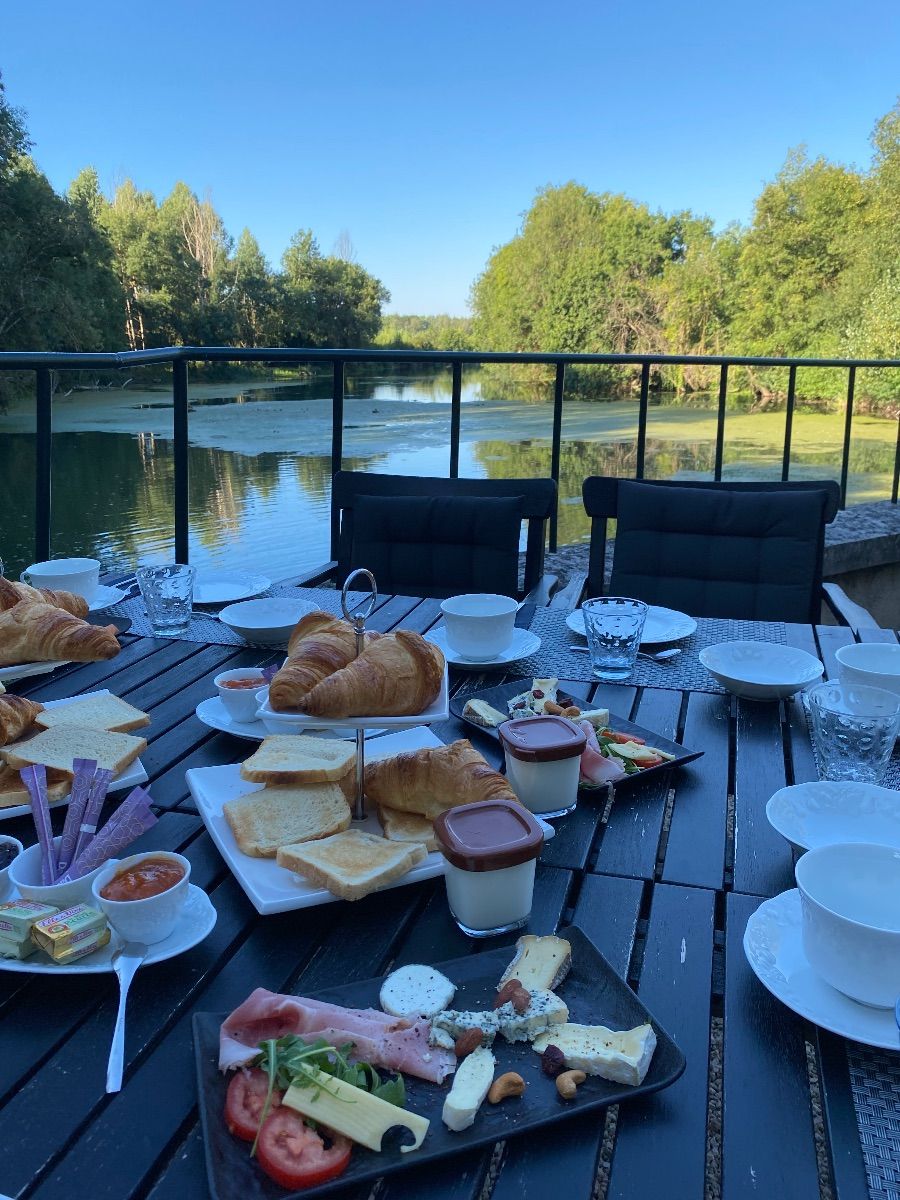 Petit djeuner en terrasse 