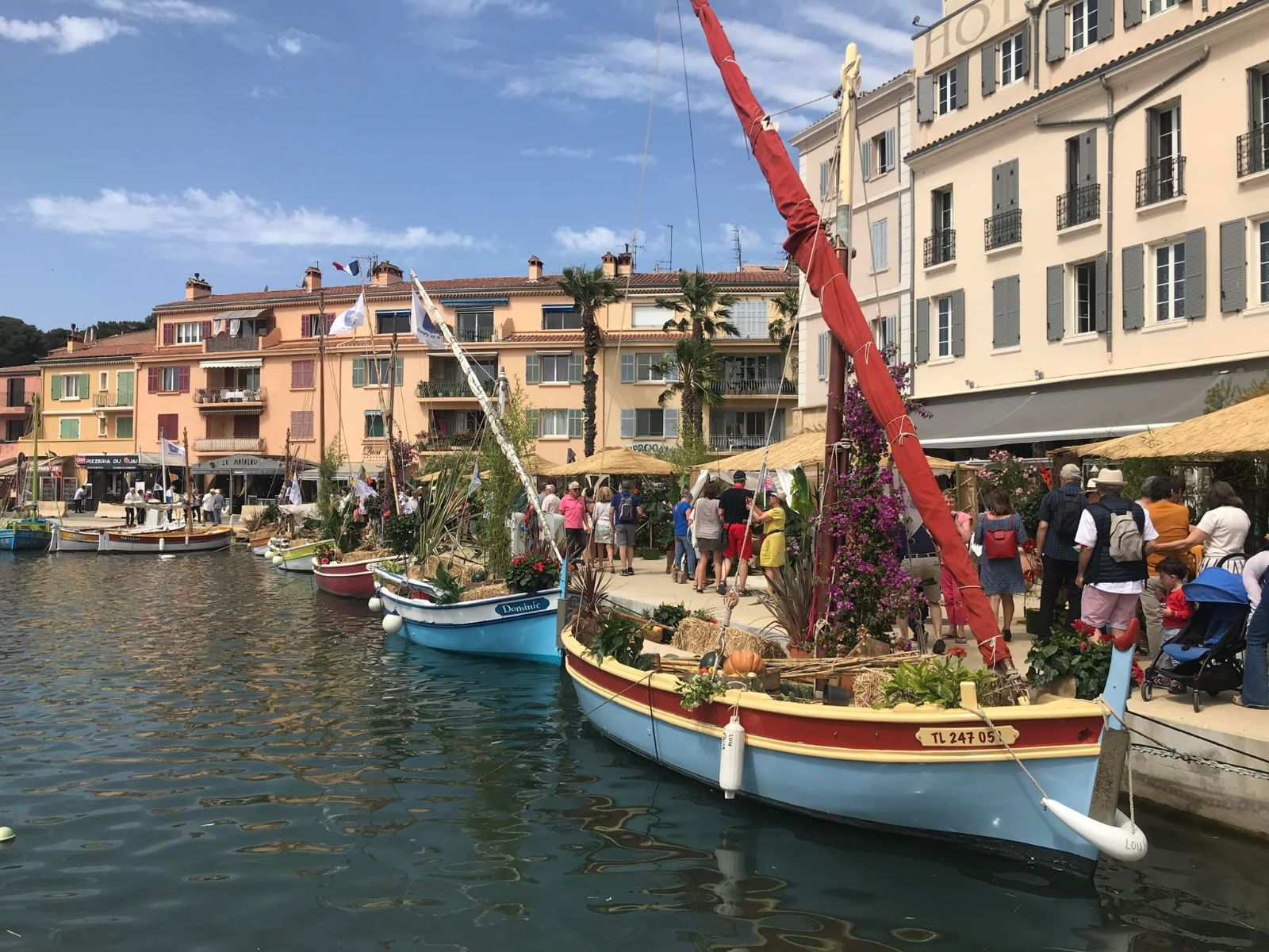 Sanary, le port et les pointus Sanary, le port et les pointus