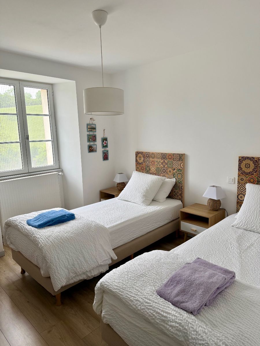 Deuxime chambre  avec 2 couchages 90x200 cms (possibilit 1 couchage de 180x200 cms)