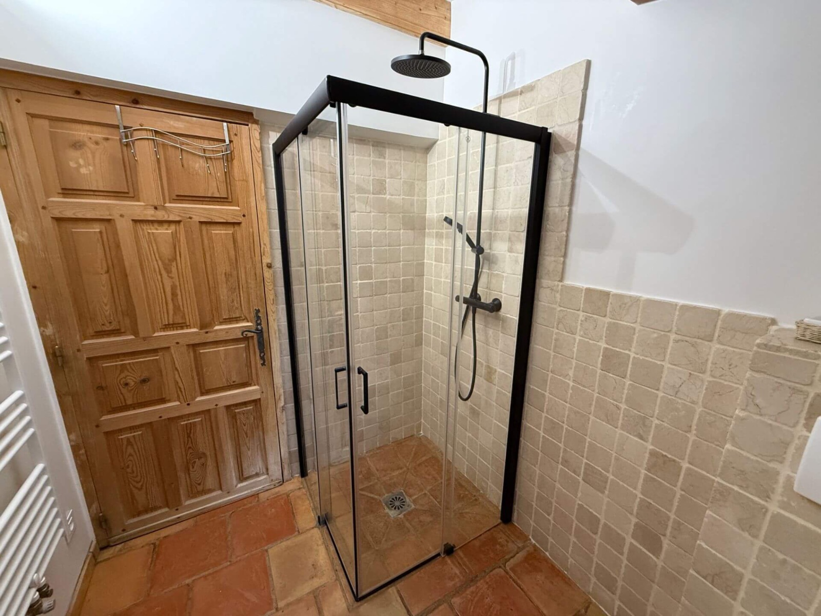 Douche de la salle de bain du RDC Douche de la salle de bain du RDC