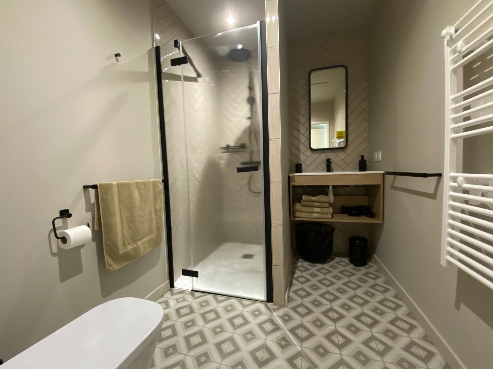 Sdd en carreaux de ciment av wc de la Suite Péninsule Sdd en carreaux de ciment av wc de la Suite Péninsule