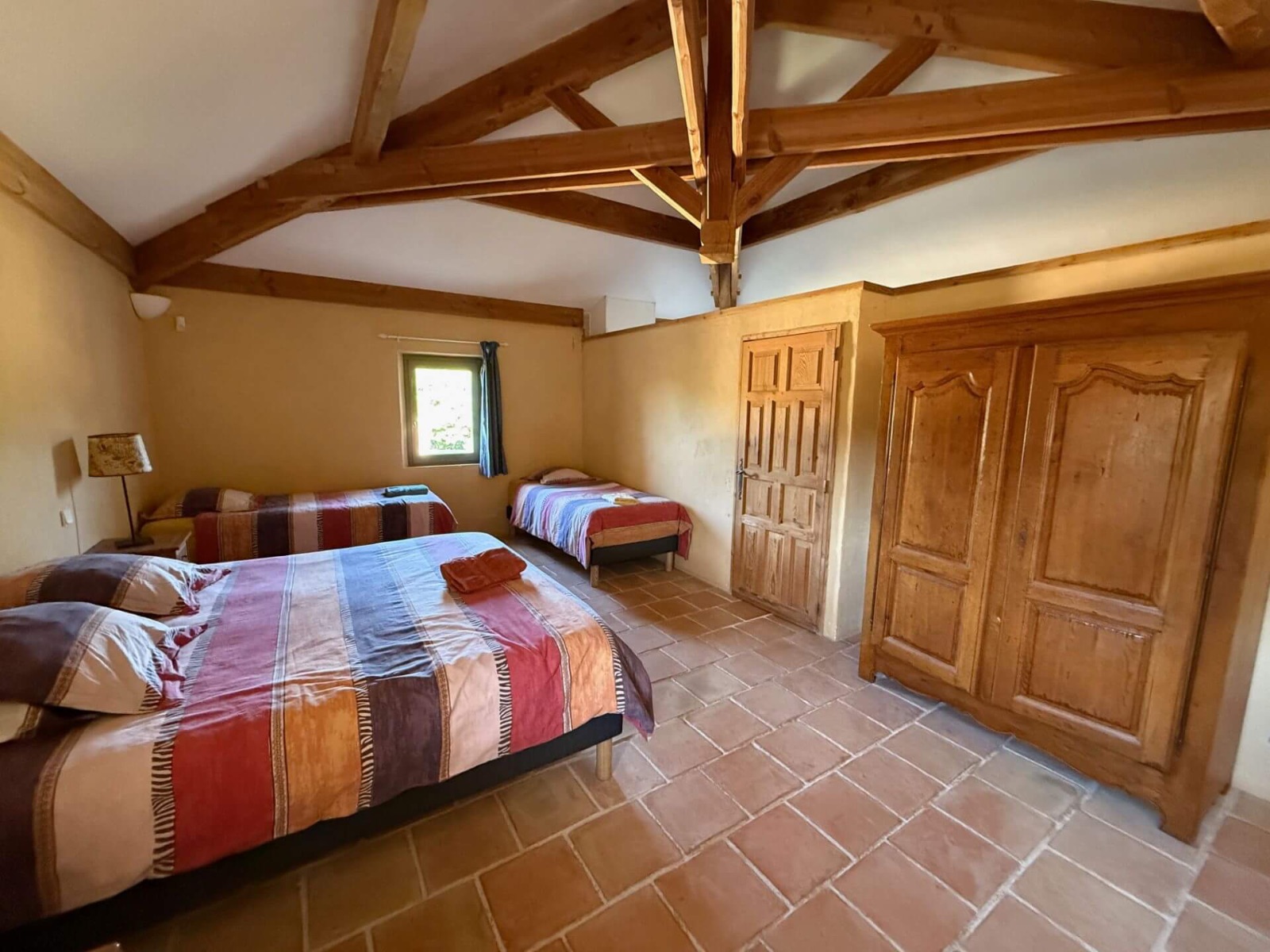 La grande chambre de 25 m2 à l 'étage La grande chambre de 25 m2 à l 'étage