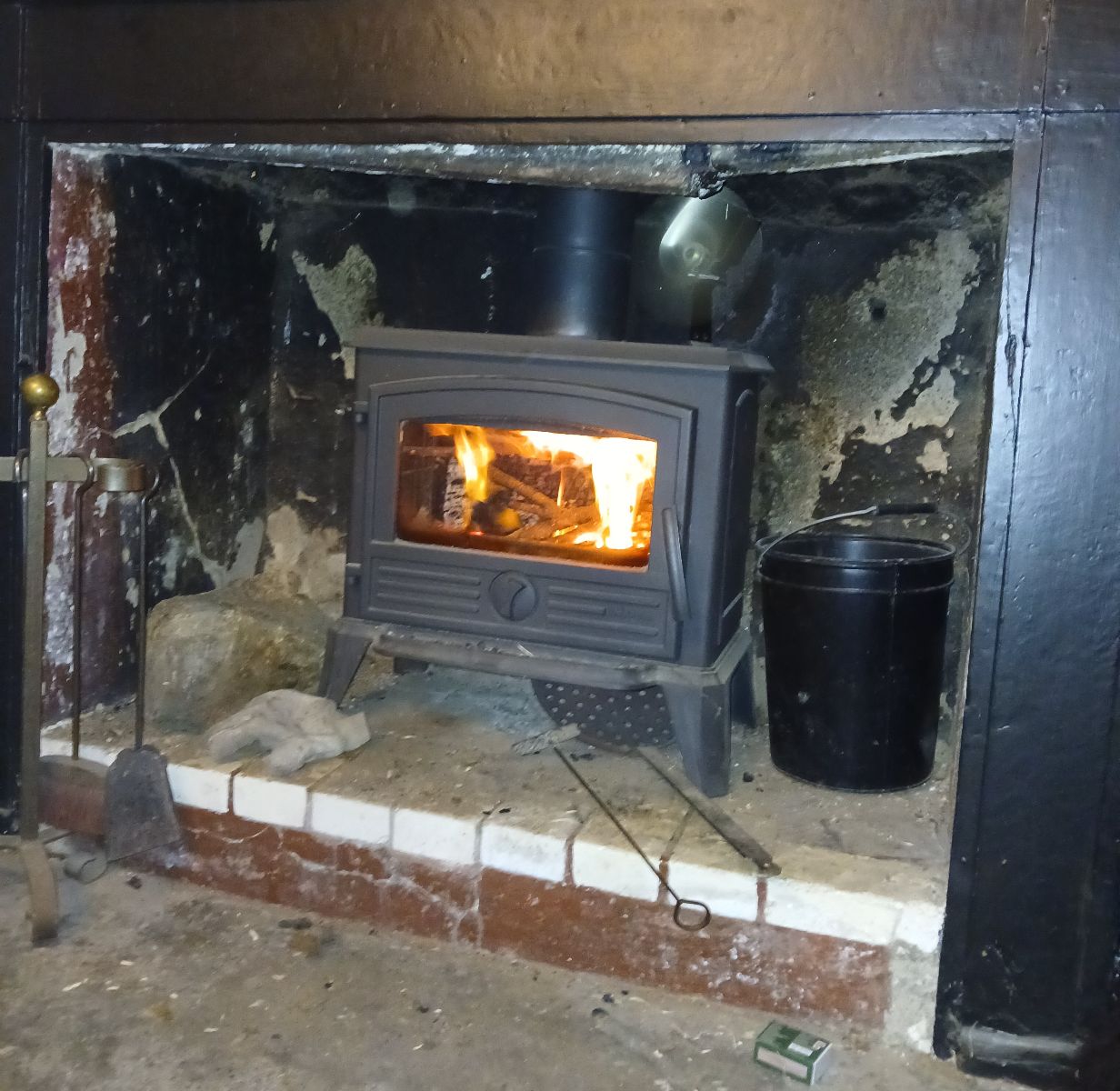 le poêle du salon en action le poêle du salon en action