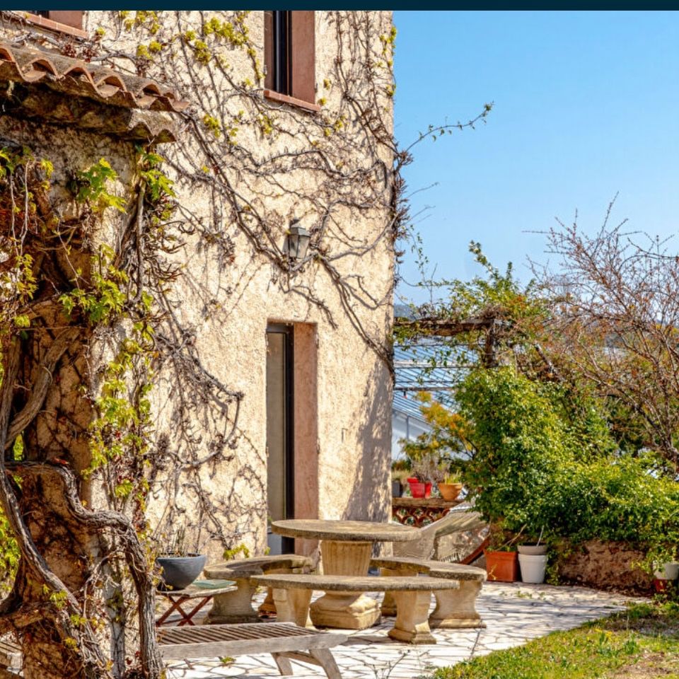 Terrasse plein sud Terrasse plein sud