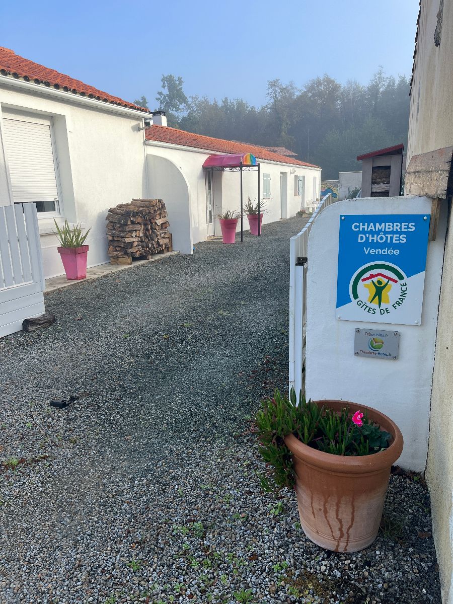 Entre et parking La ferme du Preneau