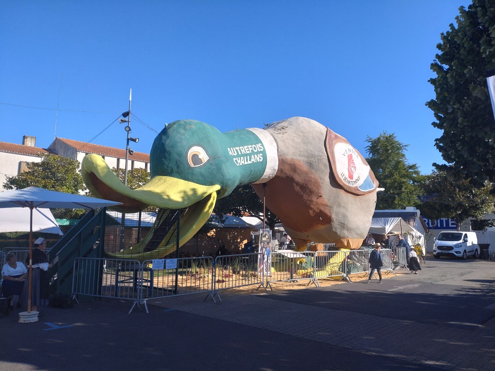 Léon, le canard des foires ''autrefois Challans'' Léon, le canard des foires ''autrefois Challans''