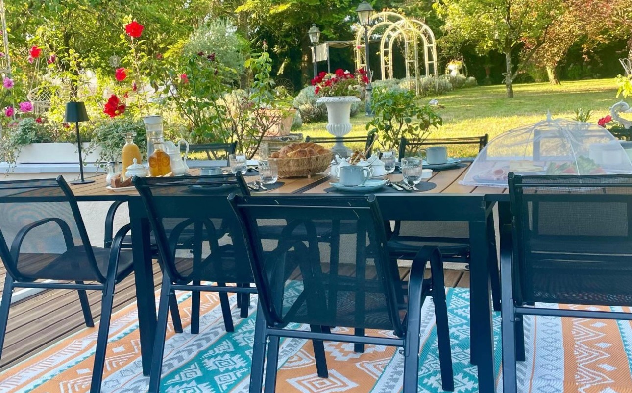 Petit déjeuner en terrasse Petit déjeuner en terrasse