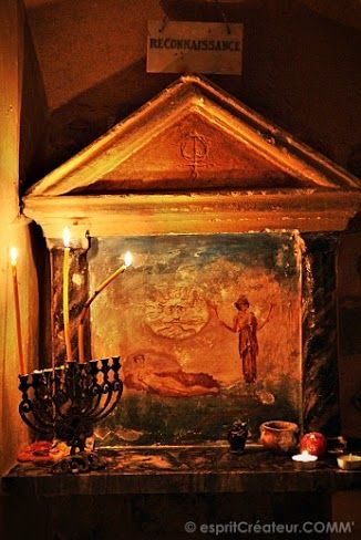 Le laraire dans la crypte du pèlerin Le laraire dans la crypte du pèlerin