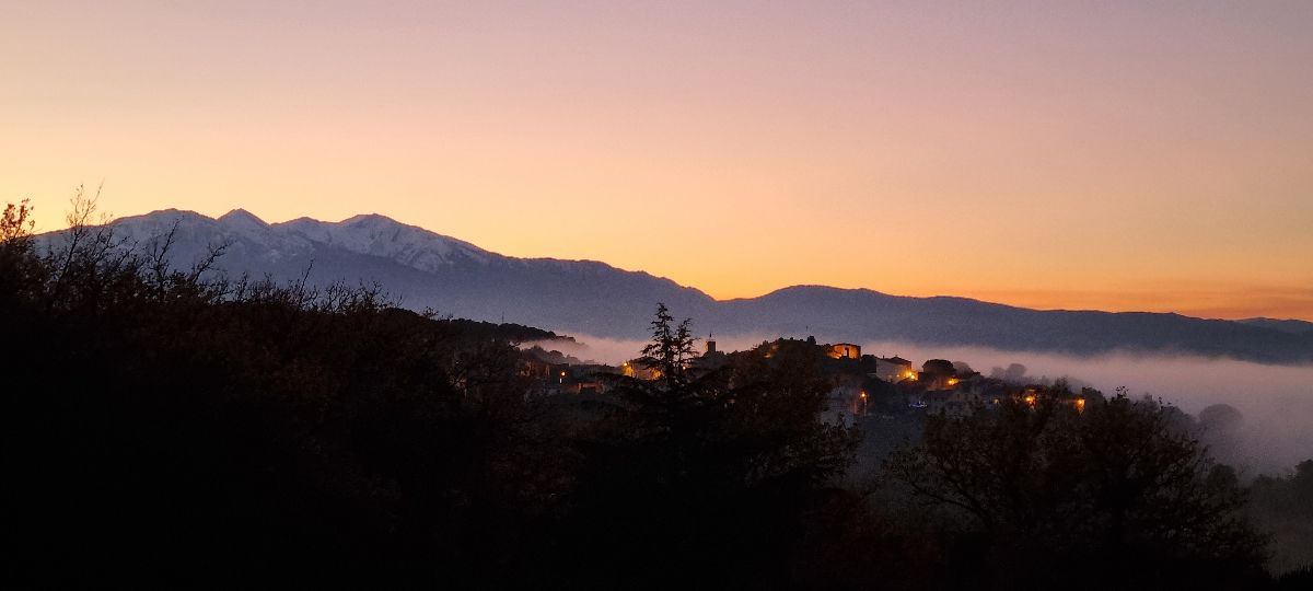 Montesquieu des Albères et le Canigou Montesquieu des Albères et le Canigou