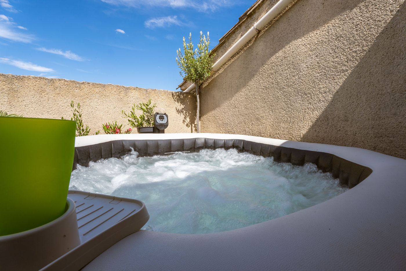 Jacuzzi en saison sur votre terrasse