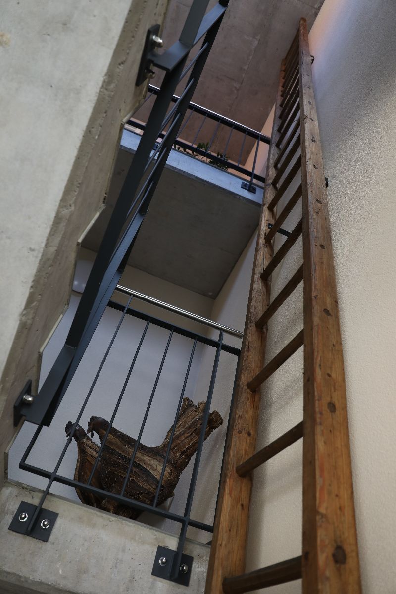 Escalier et vieille challe