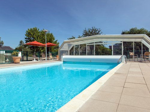 piscine couverte et chauffe (01/05 au 30/9)