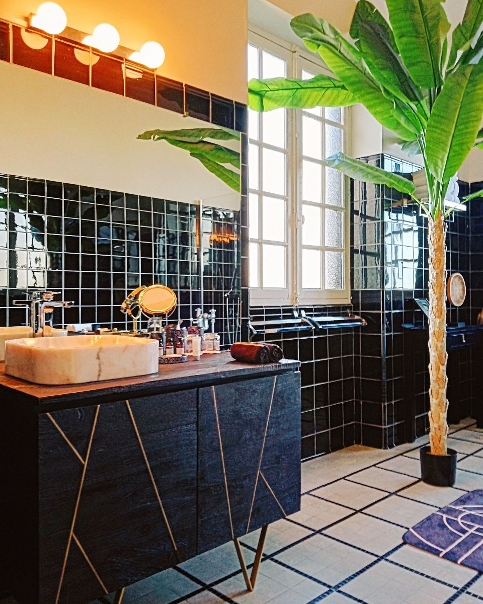 Quand la ville dort, salle de bain art deco suite Oscar