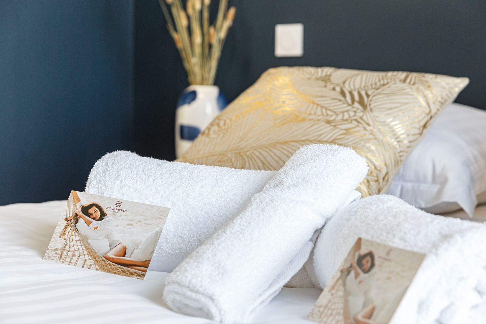 TOUS-Un linge de lit et de toilette propre, délicatement parfumé, est à votre disposition pour vous offrir une sensation de fraîcheur et de confort dès votre arrivée. TOUS-Un linge de lit et de toilette propre, délicatement parfumé, est à votre disposition pour vous offrir une sensation de fraîcheur et de confort dès votre arrivée.