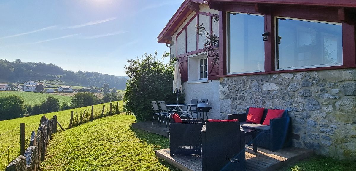 TERRASSE VUE SUR LE VILLAGE DE JAXU 