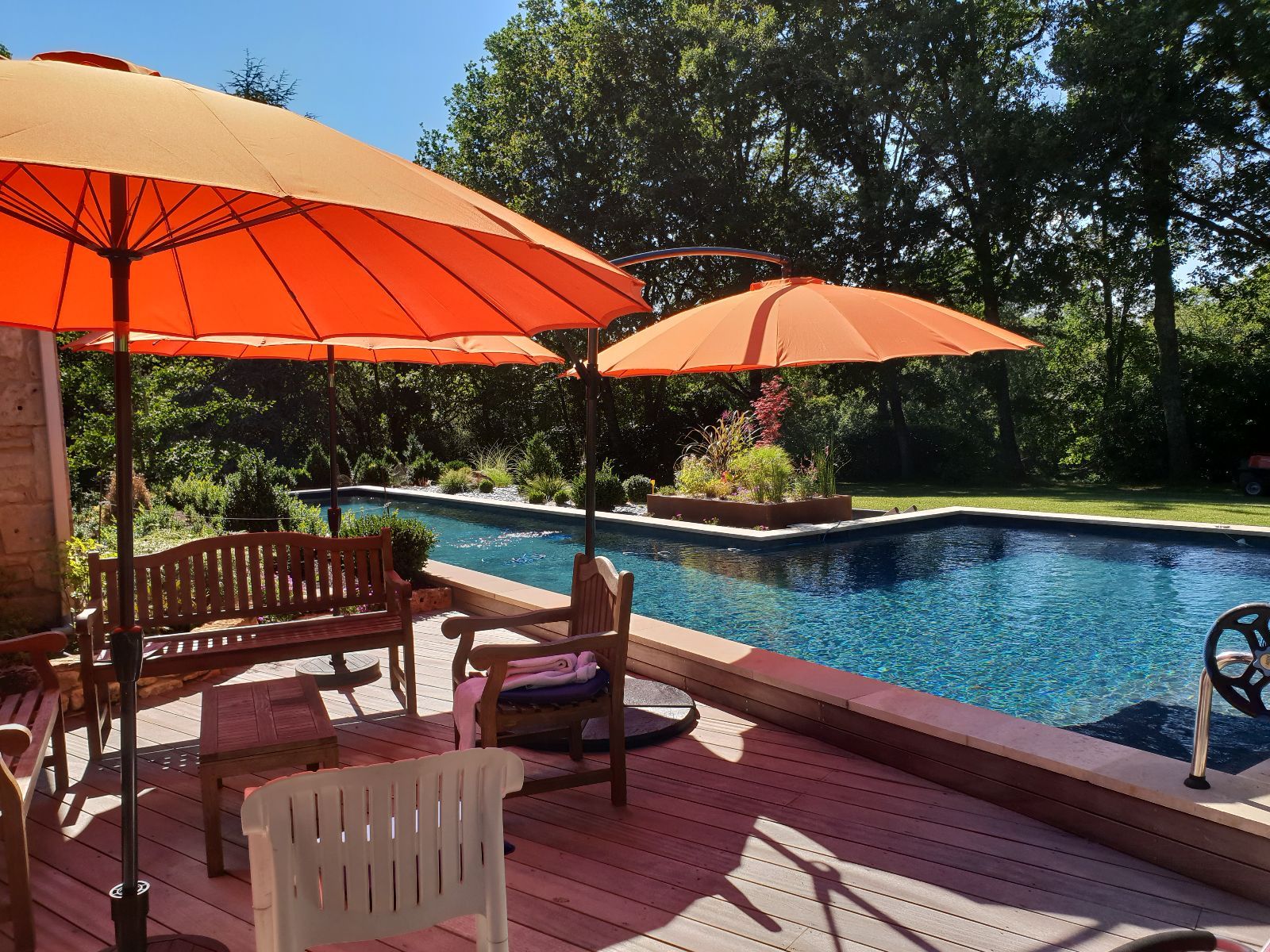 Piscine et plages en bois