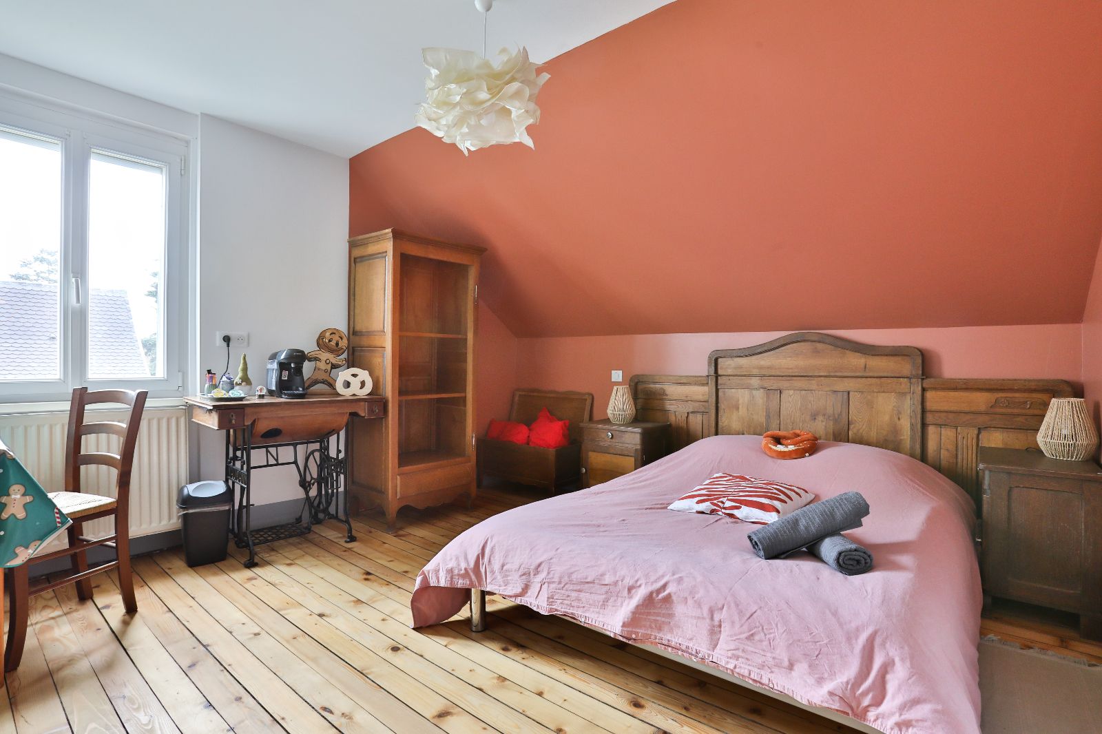 Chambre rouge, espace nuit