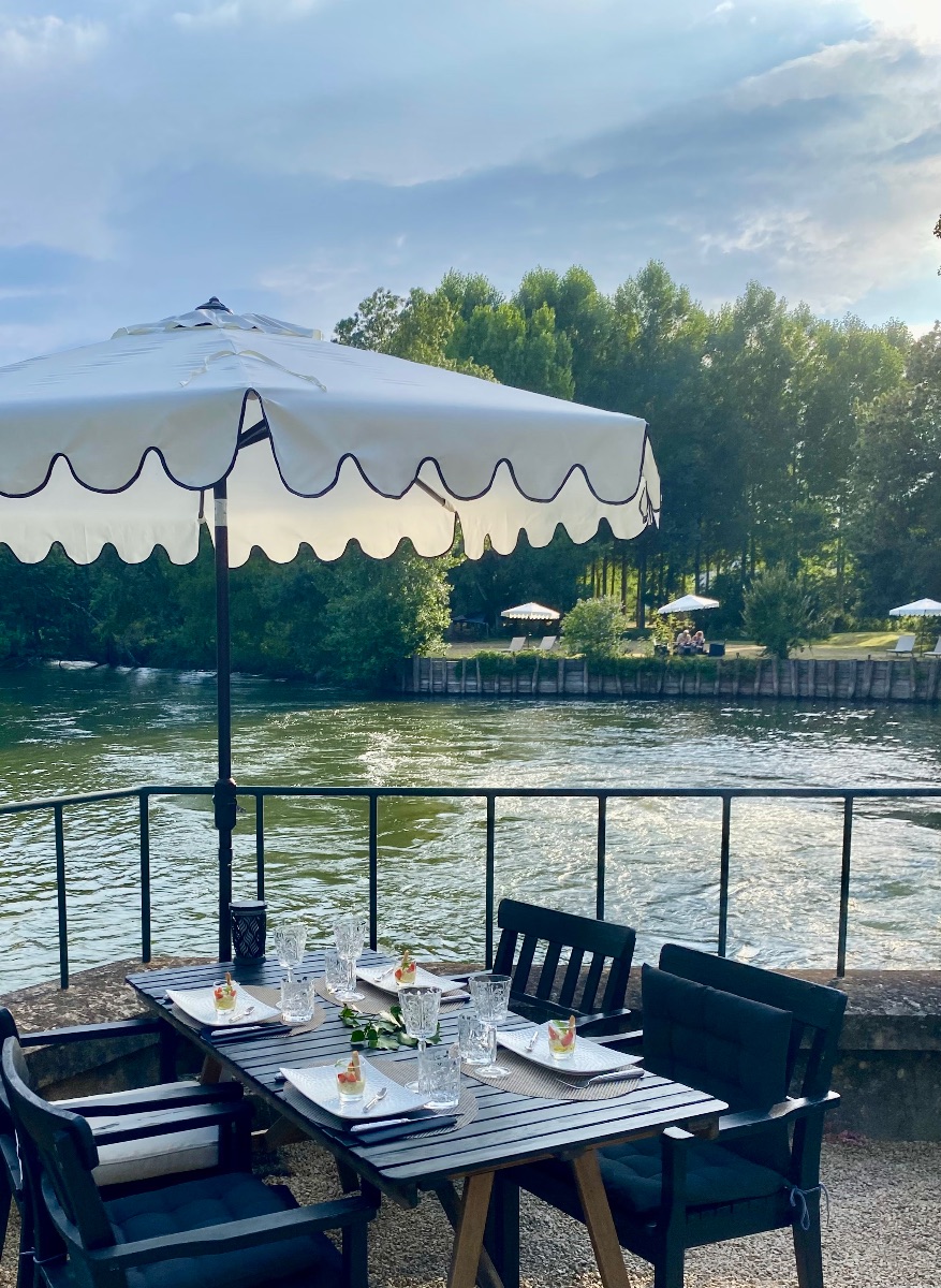 Le Moulin de la Chevrire : table dhtes 