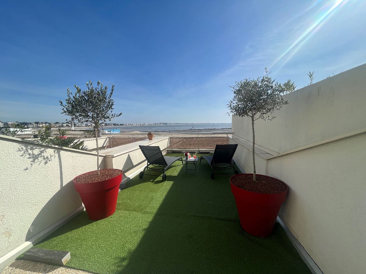 une jolie terrasse de 10 m2, trs rare sur La presqu'ile 