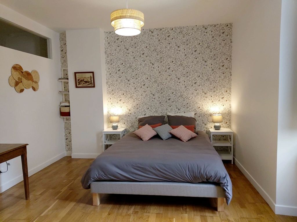 Chambre lit queensize et espace de travail (Cottage)