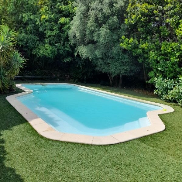 Piscine dans son écrin de verdure Piscine dans son écrin de verdure