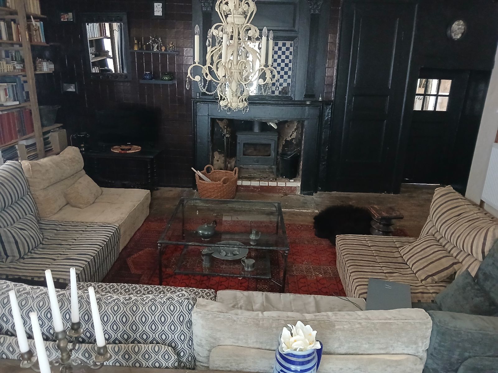 le salon et sa cheminée le salon et sa cheminée