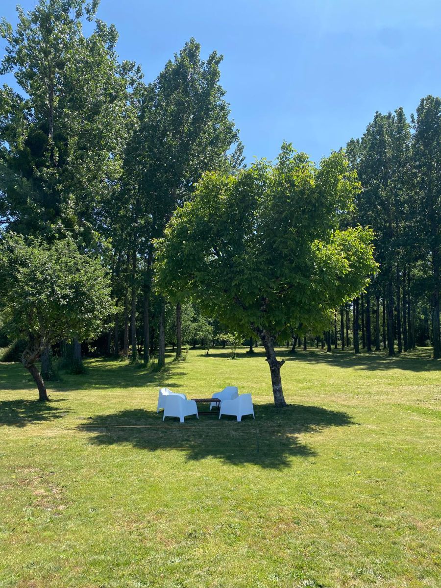Vue du jardin sur le bois Vue du jardin sur le bois