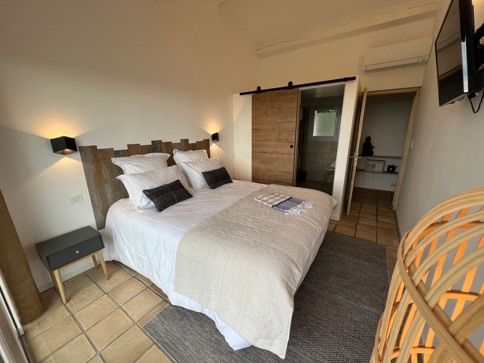 Chambre Hanoï - Lit Queen Size Chambre Hanoï - Lit Queen Size