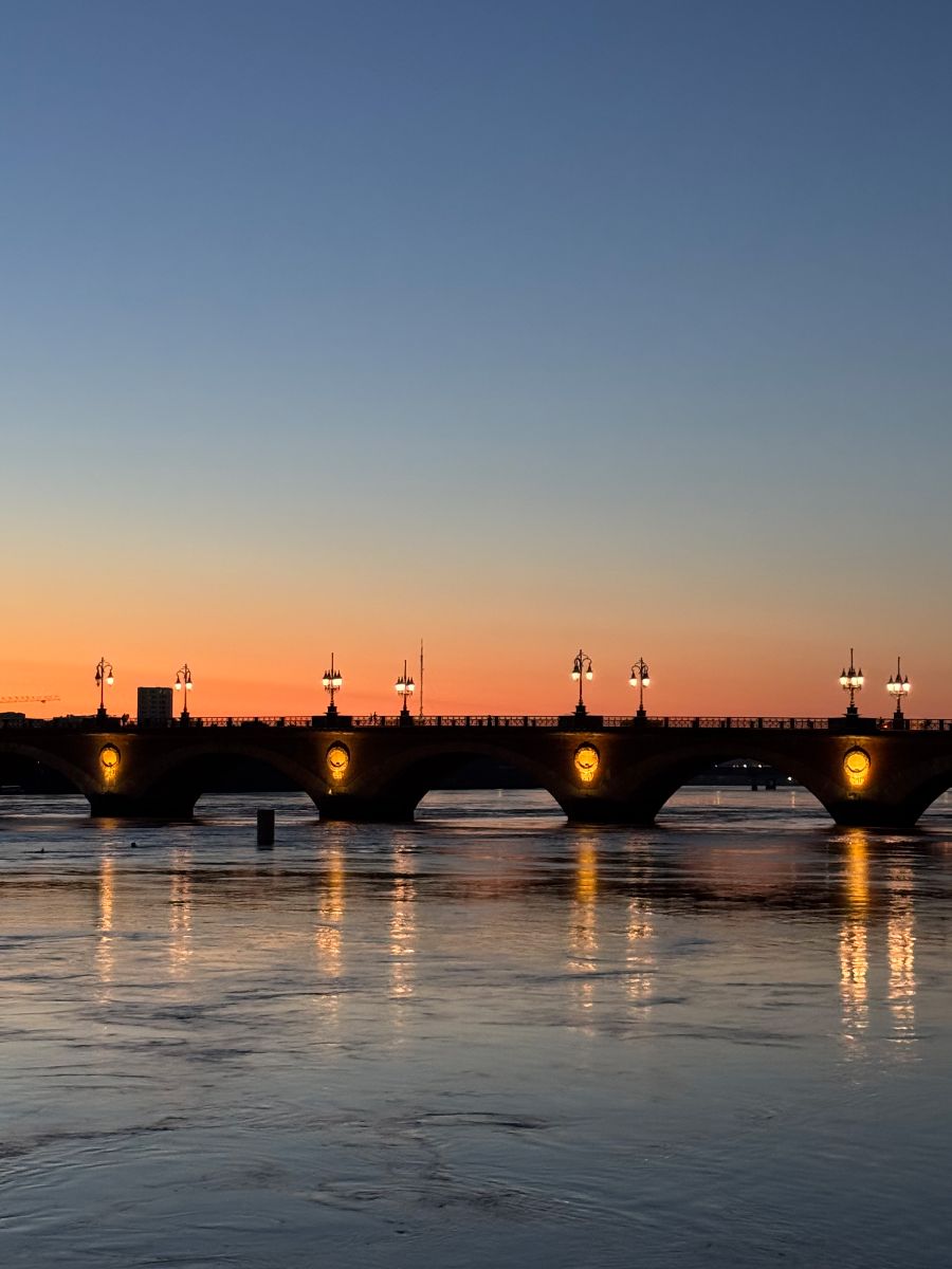 La vue sur le Pont de Pierres