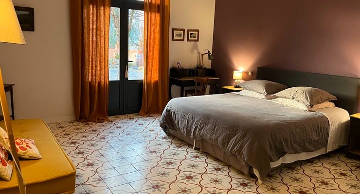 Chambre d'hôtes Clos des Aspres - Coté Cour Chambre d'hôtes Clos des Aspres - Coté Cour