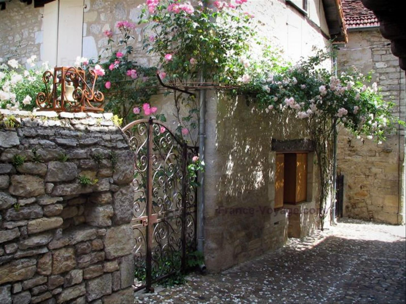 Petite rue dans Martel