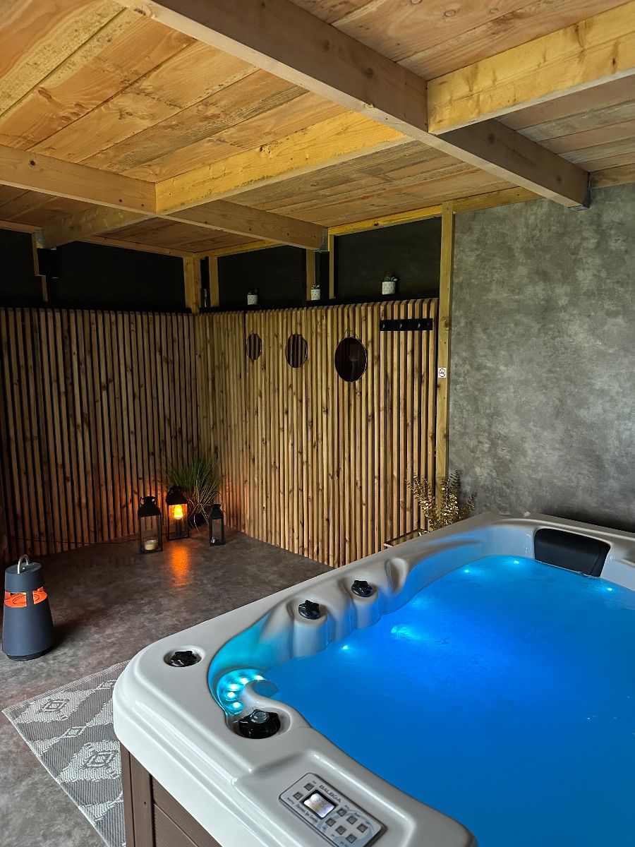 Espace bien-être jacuzzi et sauna Espace bien-être jacuzzi et sauna