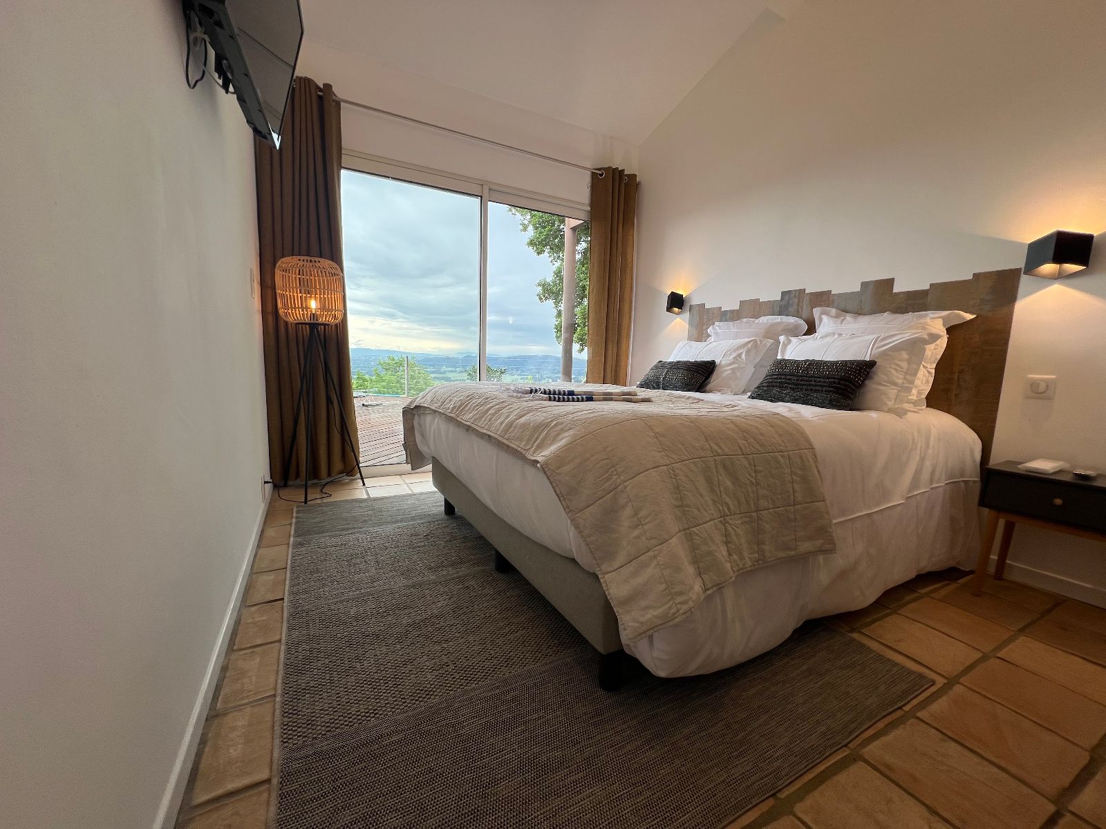 Chambre Hanoï avec vue panoramique et piscine Chambre Hanoï avec vue panoramique et piscine