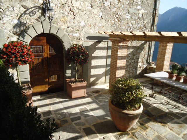 Courtyard & entry