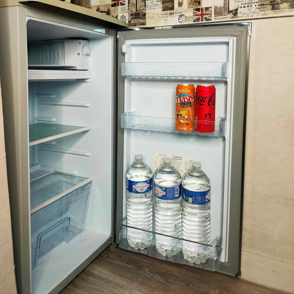 Refrigrateur disponible dans la chambre