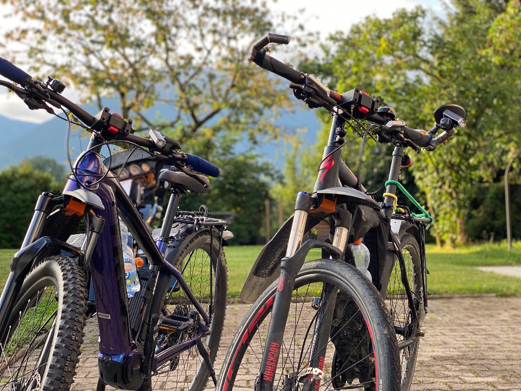 Parking velo Route des grands Alpes