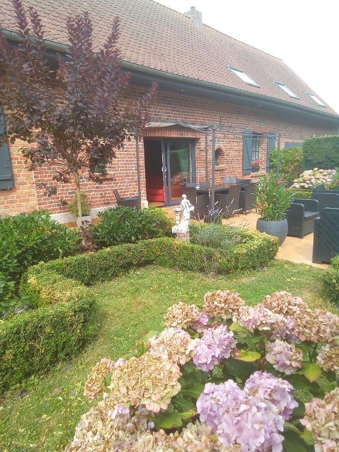 At the foot of the Flanders mountains At the foot of the Flanders mountains